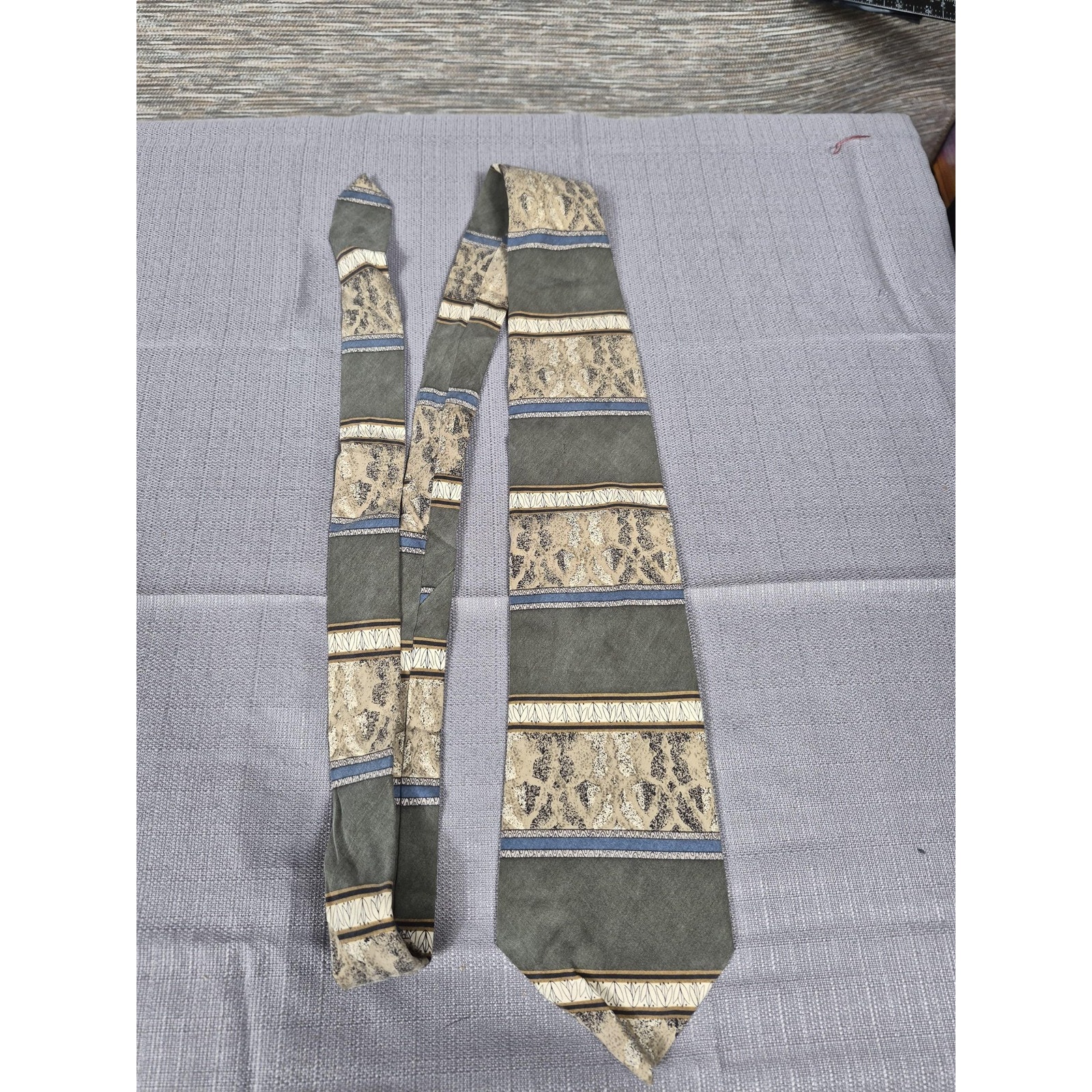 Venanzi Tie Mens Green Striped Abstract Classic Pointed Dress Necktie One Size